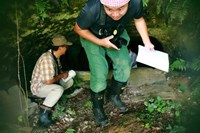 地下壕探索　山中海軍病院 - 写真師の「新カメラ日記」