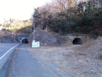 旧十石トンネルの中を埋めています。 - 里山ウォーク 