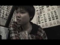 鏡に向かって「お前はだれだ」と言い続ける動画