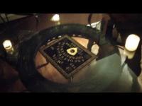 ウィジャボードをしているとの画像