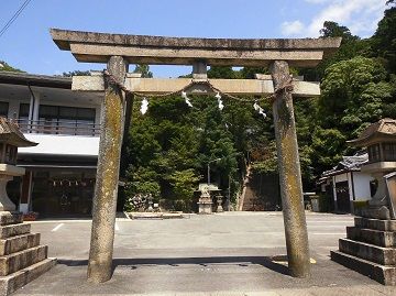 伊勢部柿本神社