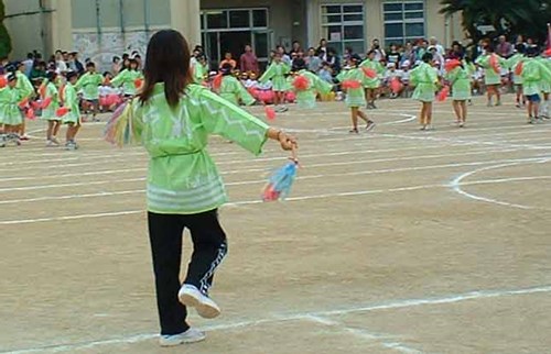 空中浮遊少女の画像