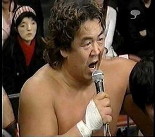 プロレス会場の観客の写真