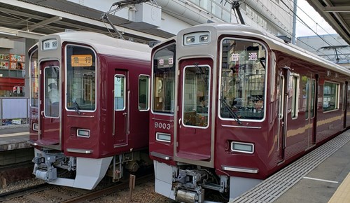 電車の下に…の写真