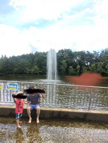 湧き出る赤いモヤの写真