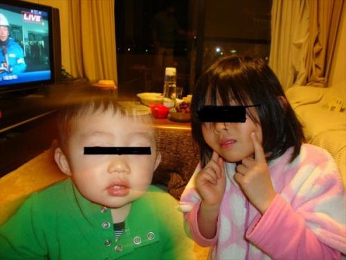 子供の頭部が消えかかるの写真