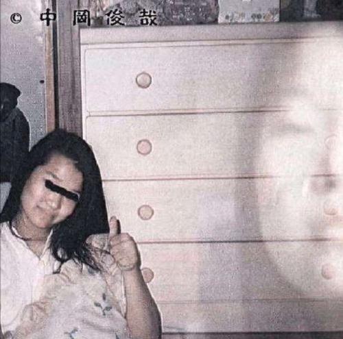 巨大な女の顔 - 心霊写真