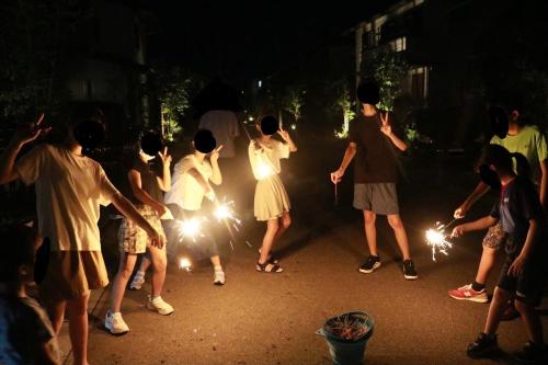 男性の顔と下半身が…の写真