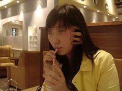 女性の髪の毛から手が！？の写真