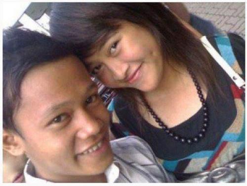 カップルの写真に何かが写るの写真