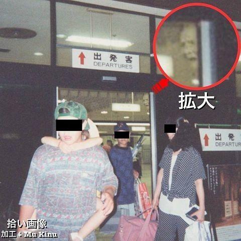 自動ドアから霊が覗いている