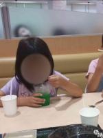 すりガラス越しに見ているの画像