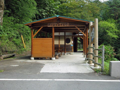 【群馬県】蝉の渓谷の公衆トイレの画像