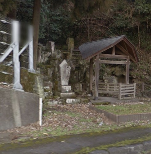 観音の滝近くの歩道橋の写真