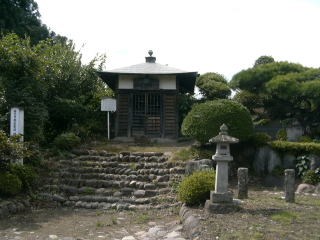 簗瀬八幡平の首塚