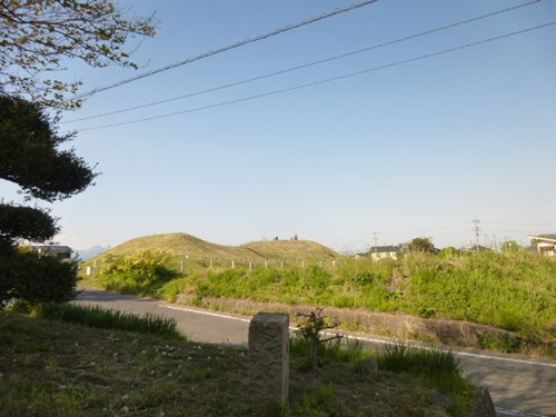 【群馬県】簗瀬八幡平の首塚の画像