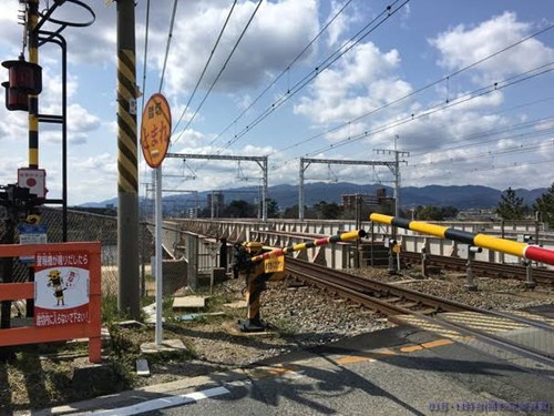 三途の川の踏切