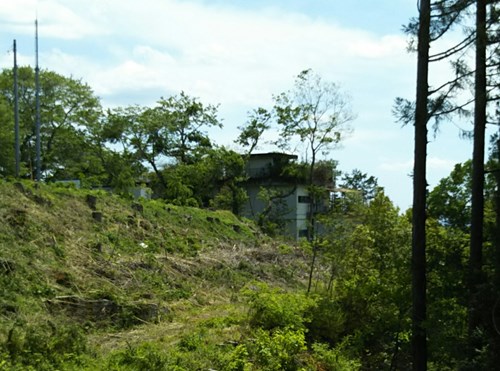 【東白川郡棚倉町】赤館城跡公園内の廃墟(ホテル 東駒会館)の画像