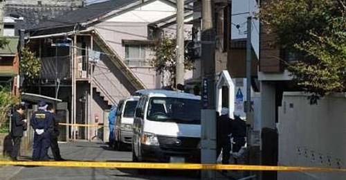 バラバラ殺人事件遺体発見現場のバス停留所の写真