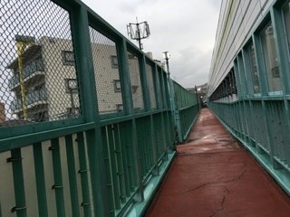 米谷歩道橋