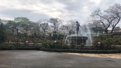 公園南部のバラ園にある噴水広場