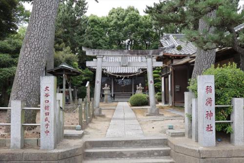 公園内の稲荷神社。