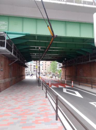 大塚駅南口ガード下の写真