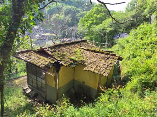 行者山の廃稲荷大明神の写真