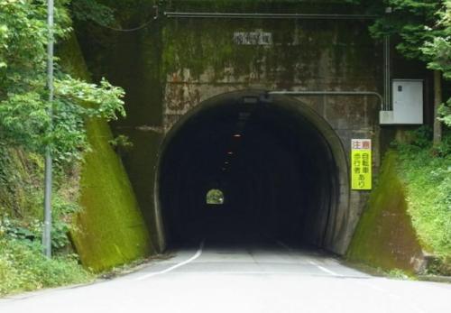 歯長隧道の写真