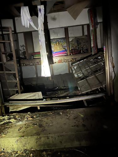 石澄の滝までの道中の廃墟群の写真