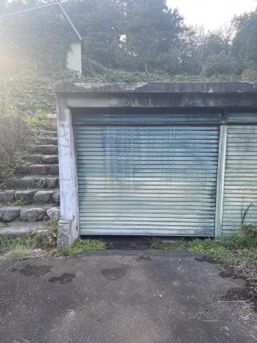 赤い屋根の家の画像