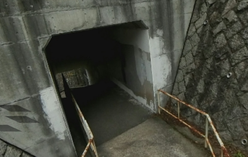 六甲全山縦走路 阪神高速下のトンネルの写真