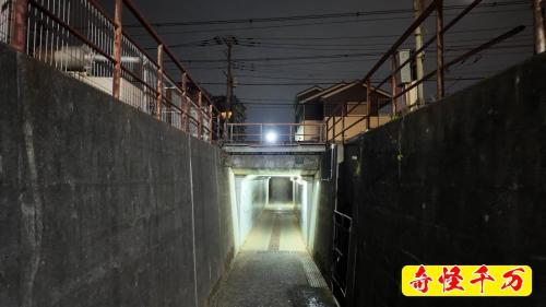 スイミングスクール南の地下道の写真