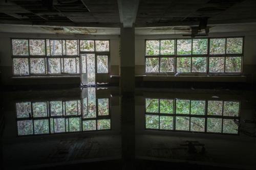 円形校舎廃墟（沼東小学校）の写真