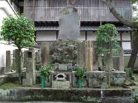 静岡県沼津市の心霊スポット「千本浜の首塚」