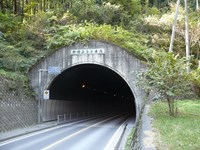 東京都青梅市の心霊スポット「新吹上トンネル」