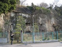 埼玉県吉見町の心霊スポット「岩窟ホテル」