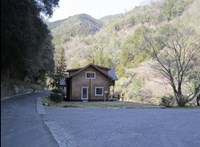 【広島県】魚切ダム前のログハウス