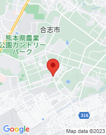 【合志市】信号機の横に座る老人の男性の画像