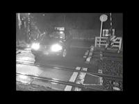 【心霊映像】説明がつかない！事故が絶えないある踏切。設置されたカメラにうつりこんだ